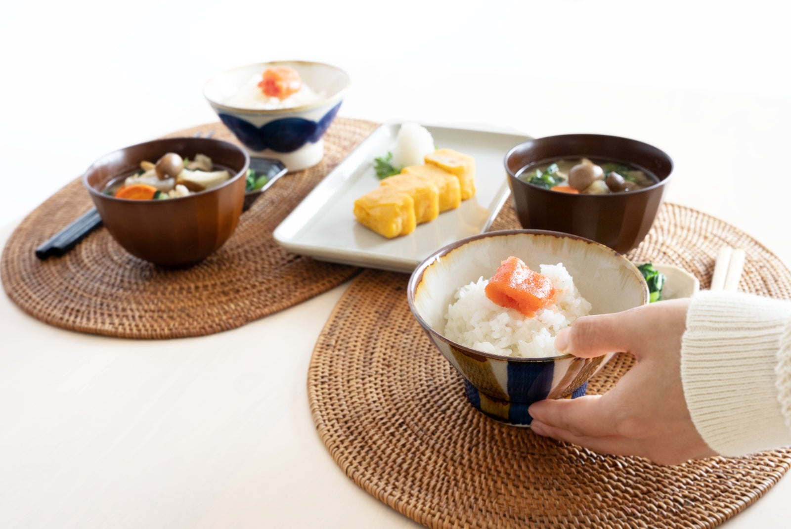 伊万里焼くらわんか手秋草文盃 伊万里焼くらわんか手秋草文盃