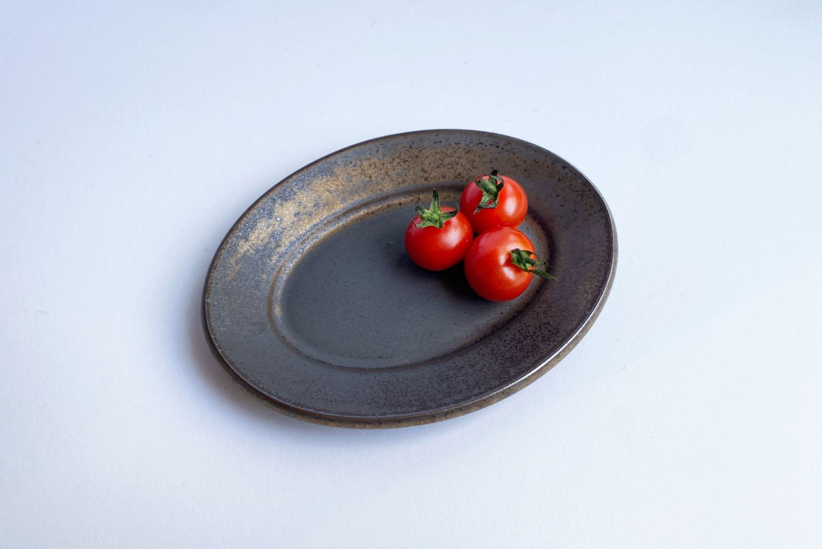 染付 藍放射線文様 茶縁取り 中皿8枚セットB SAKEGLASS［染付瓔珞紋］反型 | 和のうつわ ニッポニアニッポン