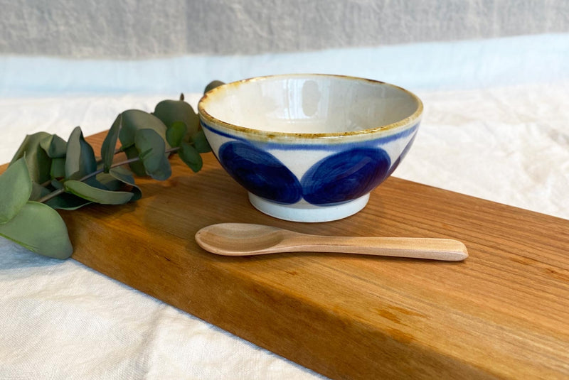 古染藍染紋様 梅型5.0鉢 <br>美しい藍色がお料理を引き立ててくれます 和食器 小鉢 中鉢 煮物鉢 レトロ カフェ食器 国産 美濃焼 訳あり